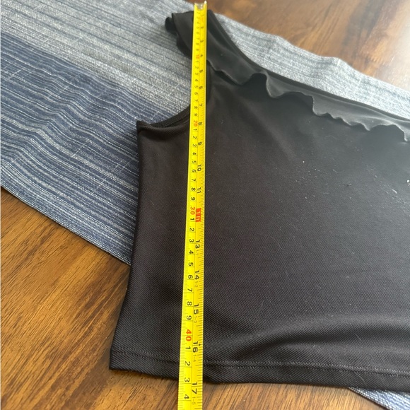 Express Black One-Shoulder Crop Top - Picture 3 of 5